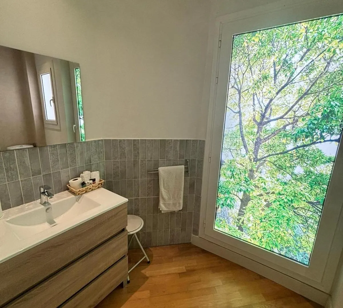 Spacious & Comfortable Flat In Centric Eixample Barcelona Spain