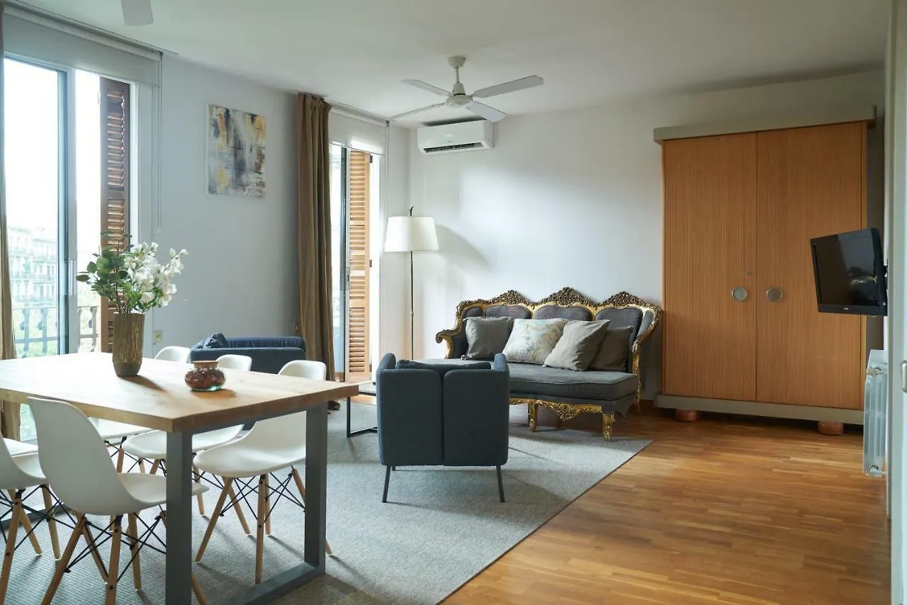 Apartment Spacious & Comfortable Flat In Centric Eixample Barcelona