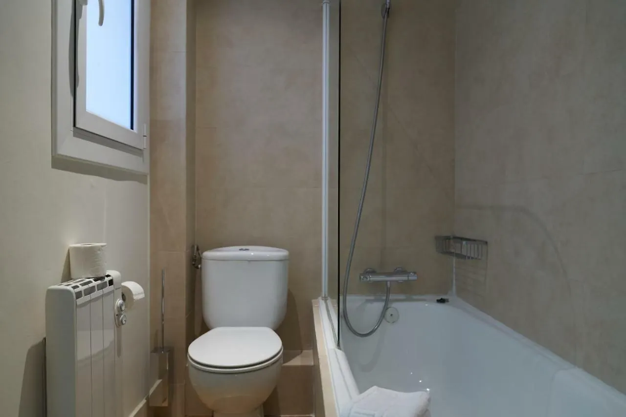 Spacious & Comfortable Flat In Centric Eixample Barcelona 0*,  Spain