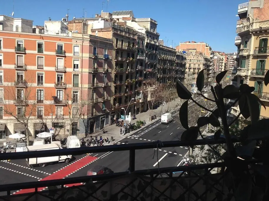 Spacious & Comfortable Flat In Centric Eixample Barcelona